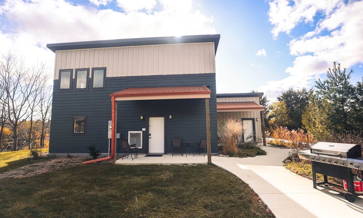 Decorah Villa | Bluffside Gardens Maple Series 8B - Pet Friendly