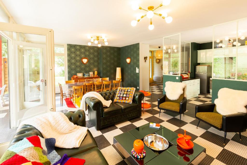 Cre-sur-Loir House | GITE Du MISFON "VINTAGE 70'