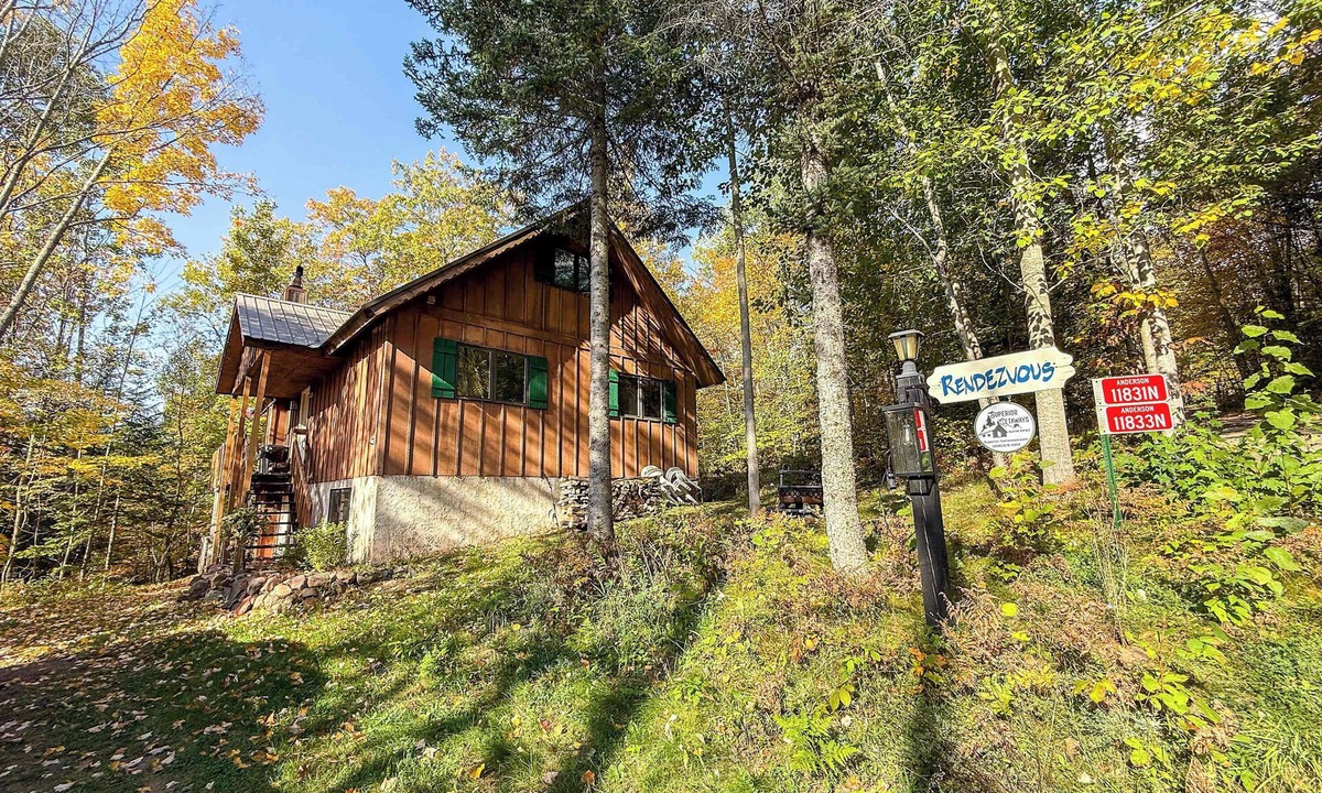 Upson Cabin | Rendezvous Cabin @ Whitecap ~ Ensuite Sauna