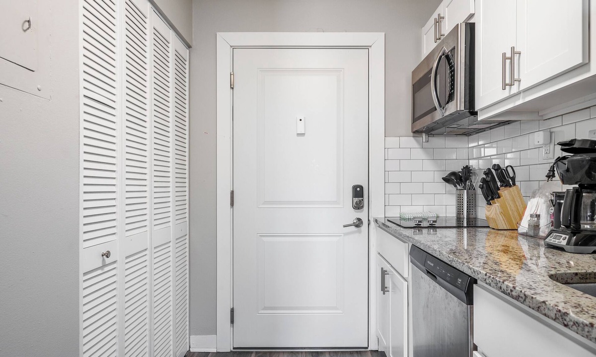 Chatham-Arch Apartment | The Argyle on Mass Ave
