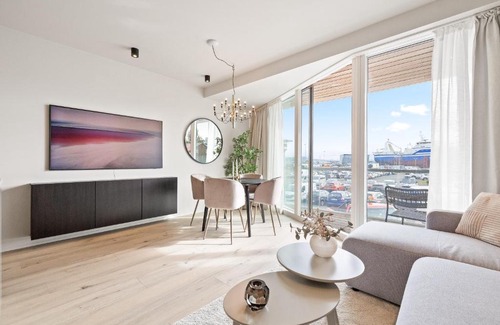 Vesturbær Apartment | Brand New Downtown Harbor Apartment