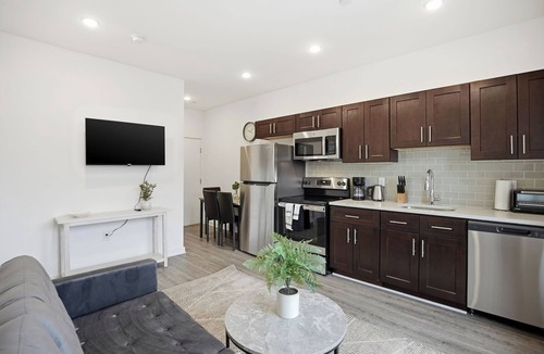 Fairmount Apartment | Comfortable updated 1BR in Fairmount Square