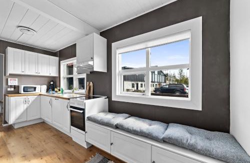 Hella Apartment | Cozy house by the river Ytri Rangá