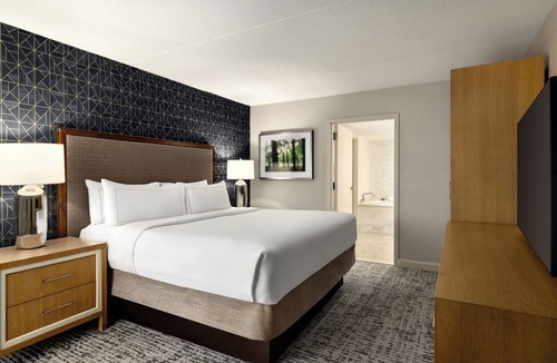 Green Tree Hotel | DoubleTree by Hilton Pittsburgh - Green Tree