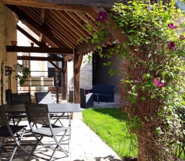 Ury House | Ilot Bonheur