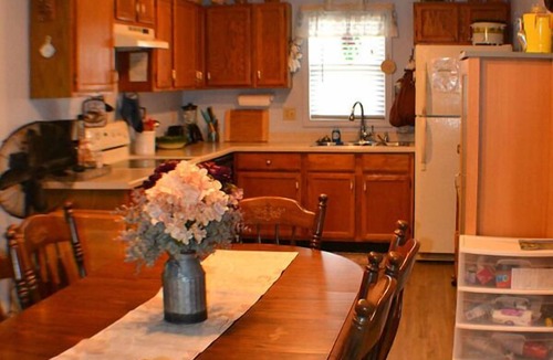 Charter Hills House | Lazy Bear Lodge: Charming Chalet