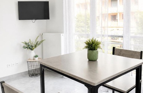 Annemasse Apartment | M012 Marquer joli studio