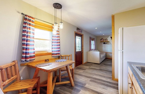 Murphysboro Cabin | Pet Friendly! Countryside Couples Stay in Illinois