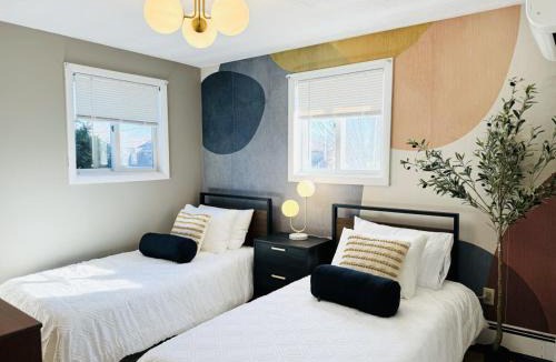 Framingham House | Spacious Poolside Boston Stay Sleeps 8 Pet Friendly