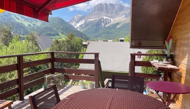 Chalet 'Gresse' with Mountain View, Private Terrace and Shared Garden