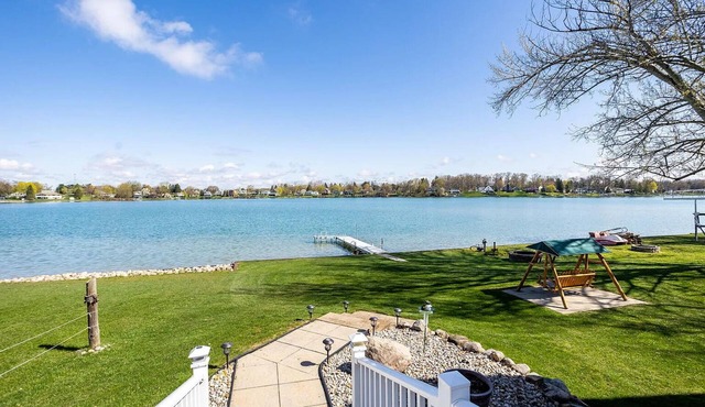 Immaculate Waterfront Cottage on Silver Lake in Irish Hills