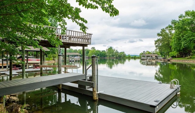 Lakefront |Deck |Fire Pit | Dock| Charcoal Grill