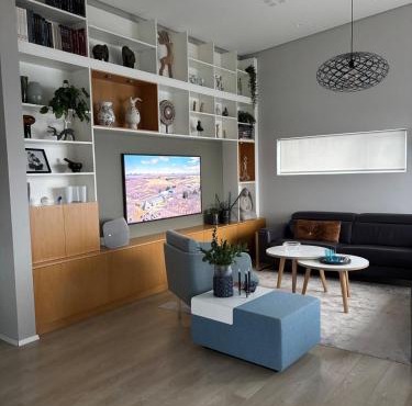 Spacious 4BR Family Home with Hot Tub Near Reykjavík
