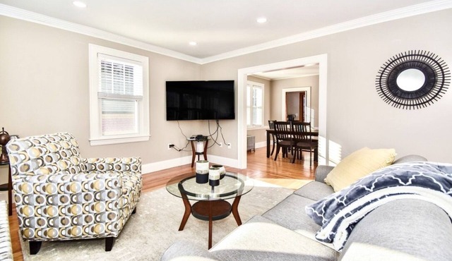 Spacious Private Retreat Near Downtown Boston!
