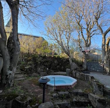 Stylish 3BR Home with Hot Tub Near Reykjavík